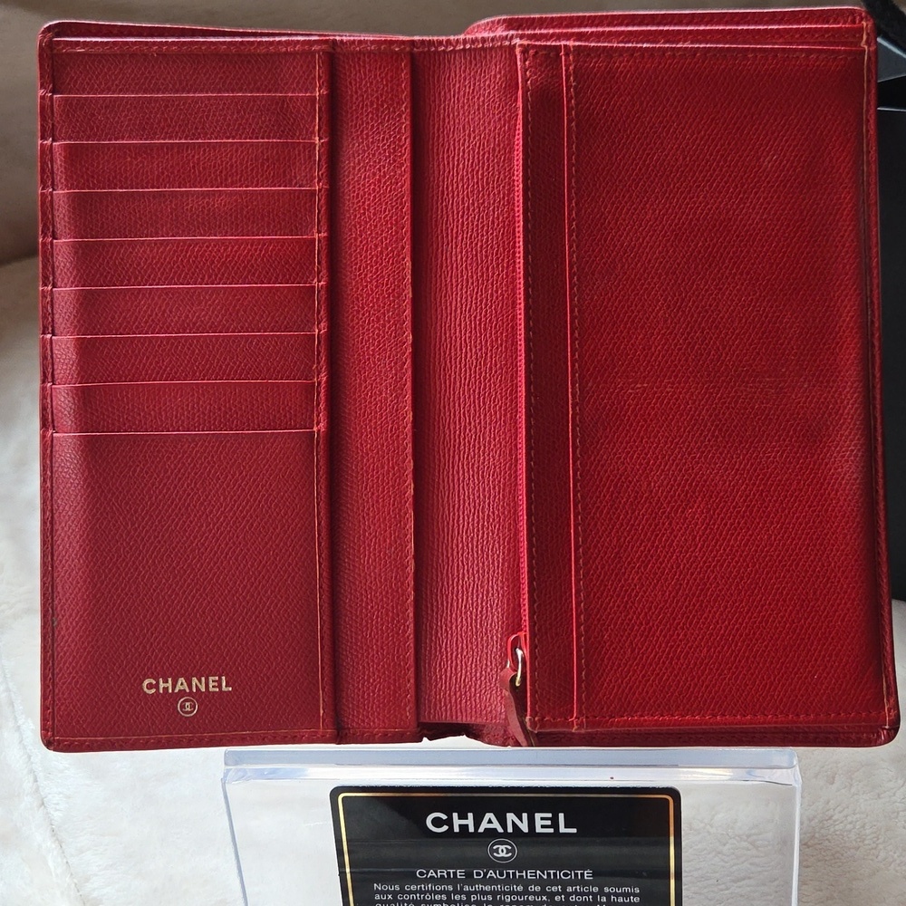 CHANEL Classic Red Wallet - Picture 2 of 8